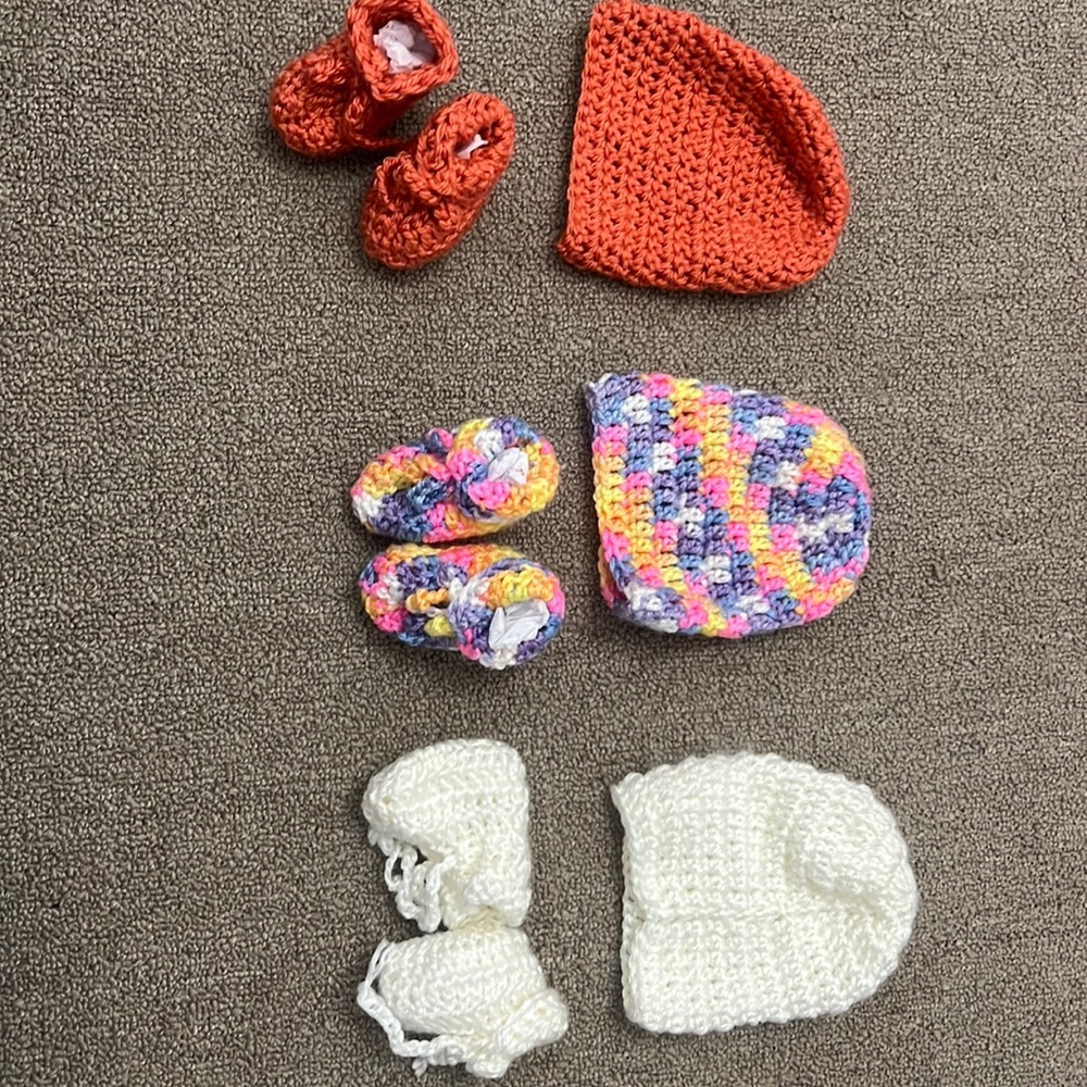 Crotchet hat & shoes